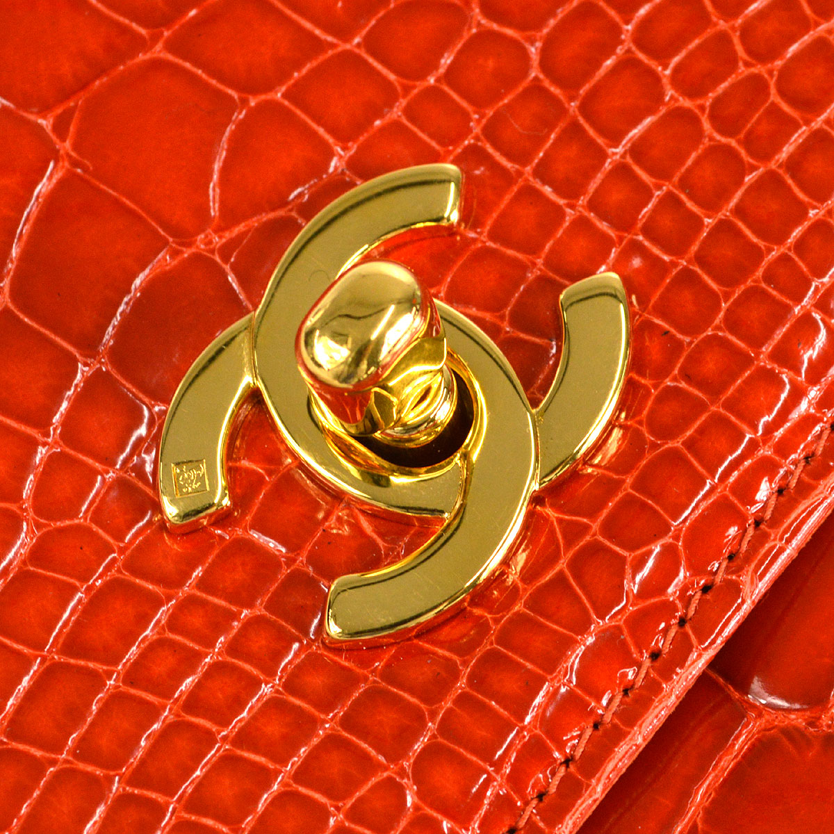 CHANEL * 1996-1997 Round Flap Handbag Small Red Crocodile