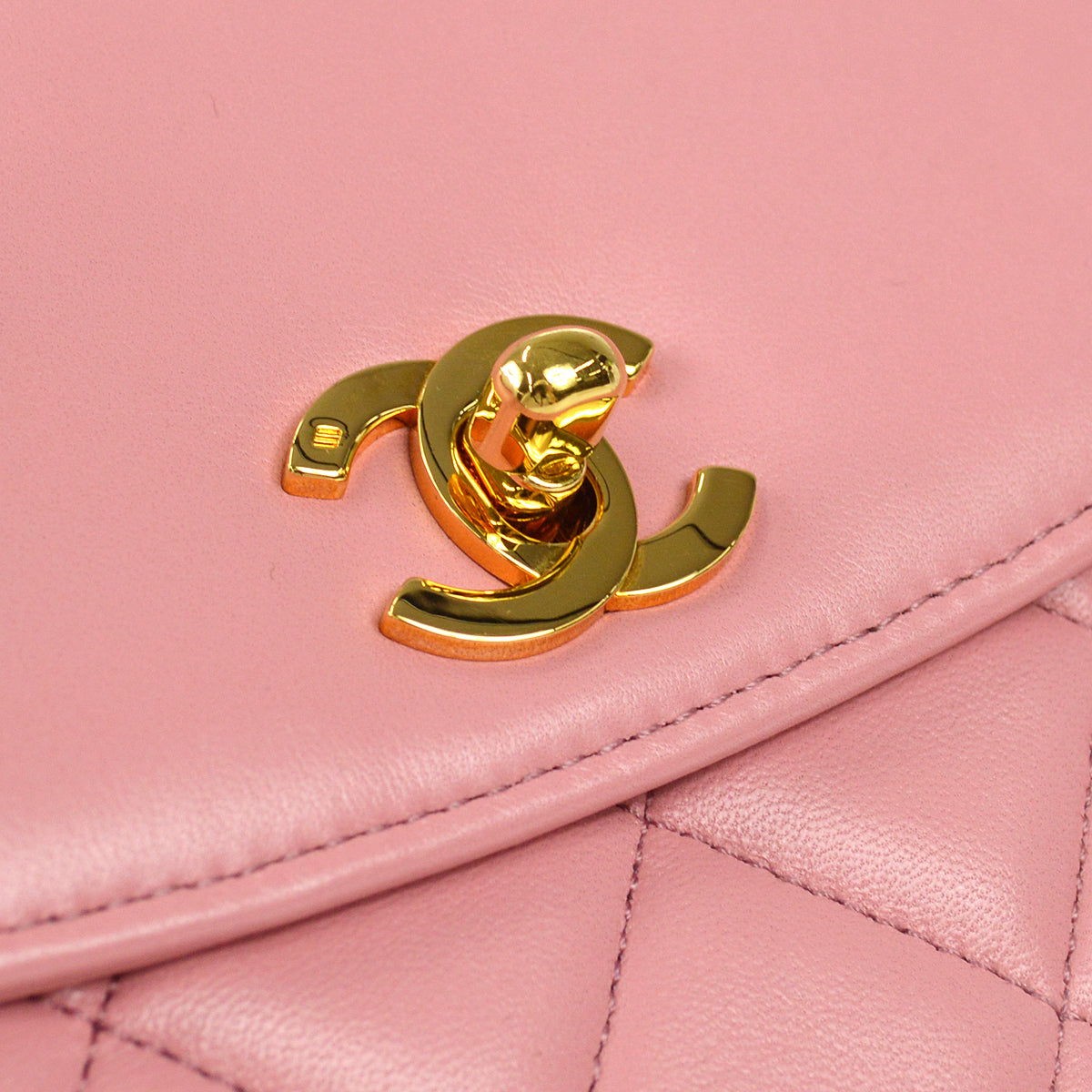 CHANEL * 1989-1991 Round Flap Shoulder Bag Medium Pink Lambskin 67904
