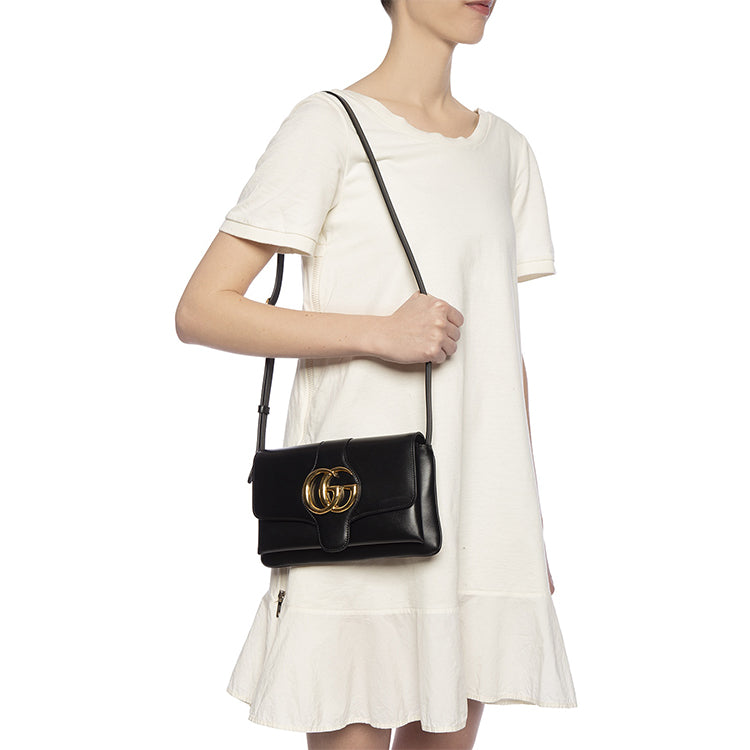 (WMNS) GUCCI Arli Gold Logo Leather Shoulder Messenger Bag Small Black Classic