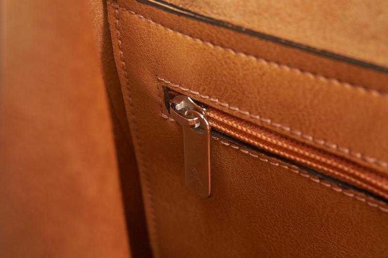 Totissimo Bag in Camel from Canussa