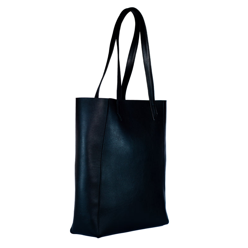 Classic Tote in Black from Canussa