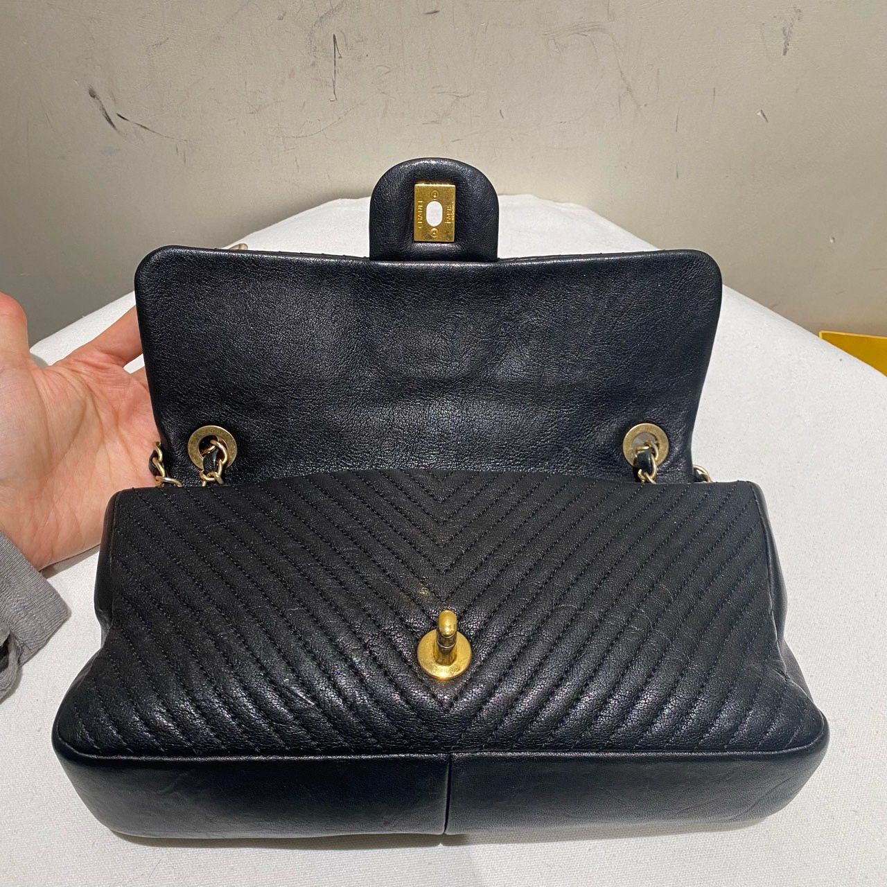 Chanel Black Classic Flap crossbody bagin Leather IMG_6298