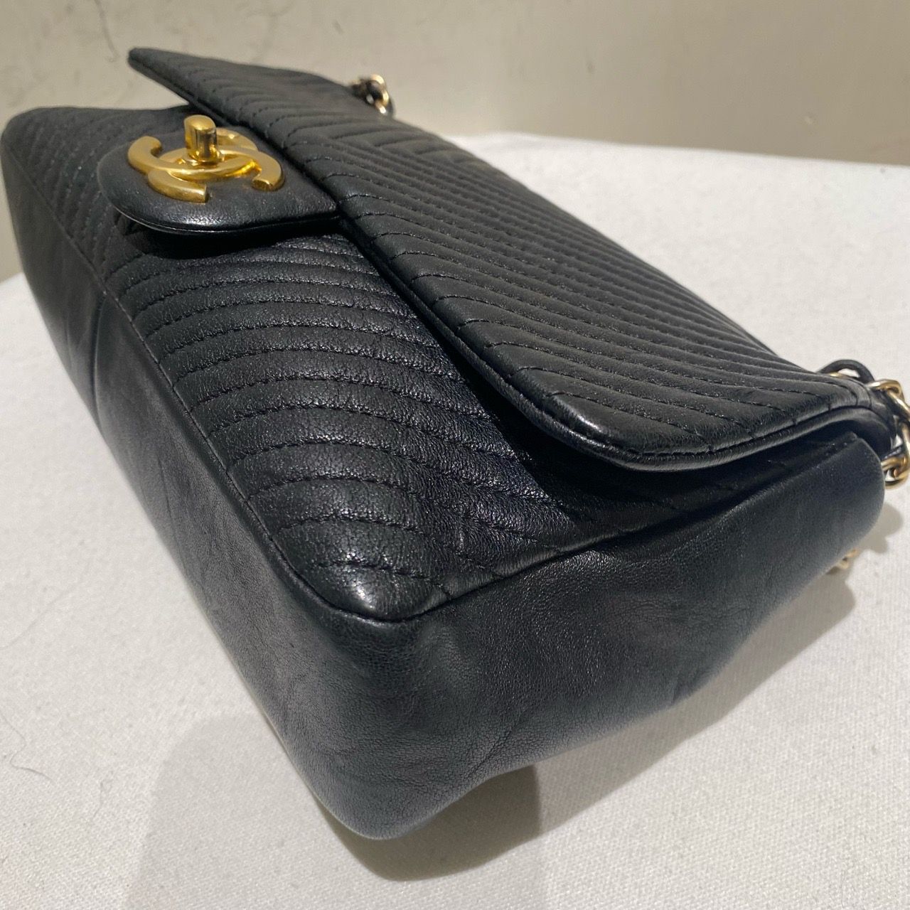 Chanel Black Classic Flap crossbody bagin Leather IMG_6298
