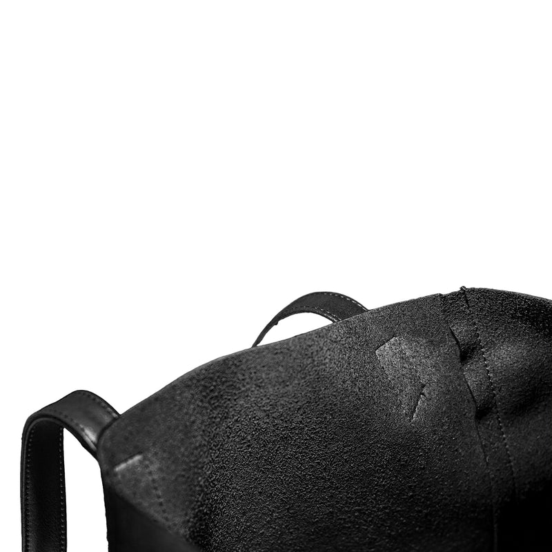 Classic Tote in Black from Canussa