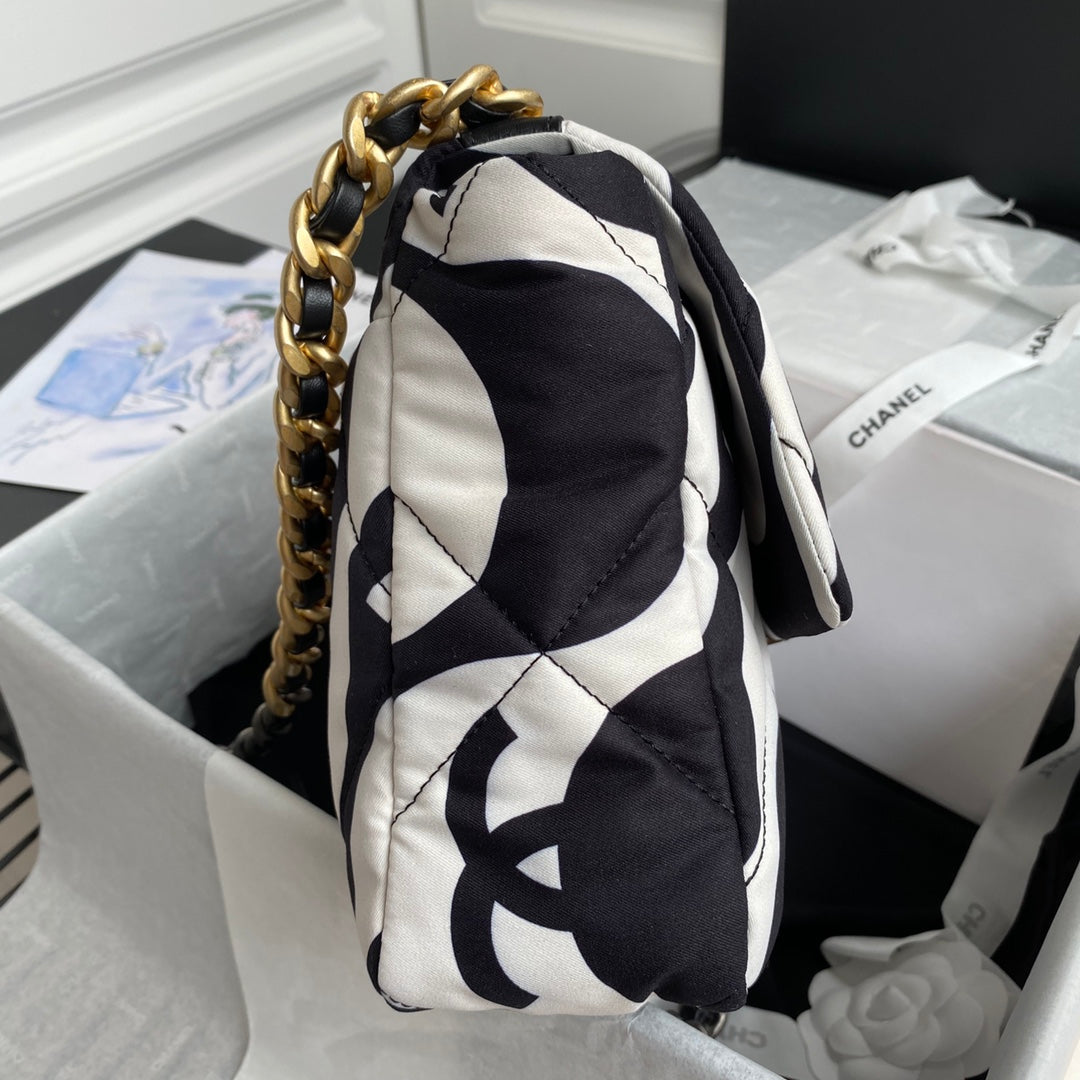 Chanel - Luxury Bag - CHL - 762