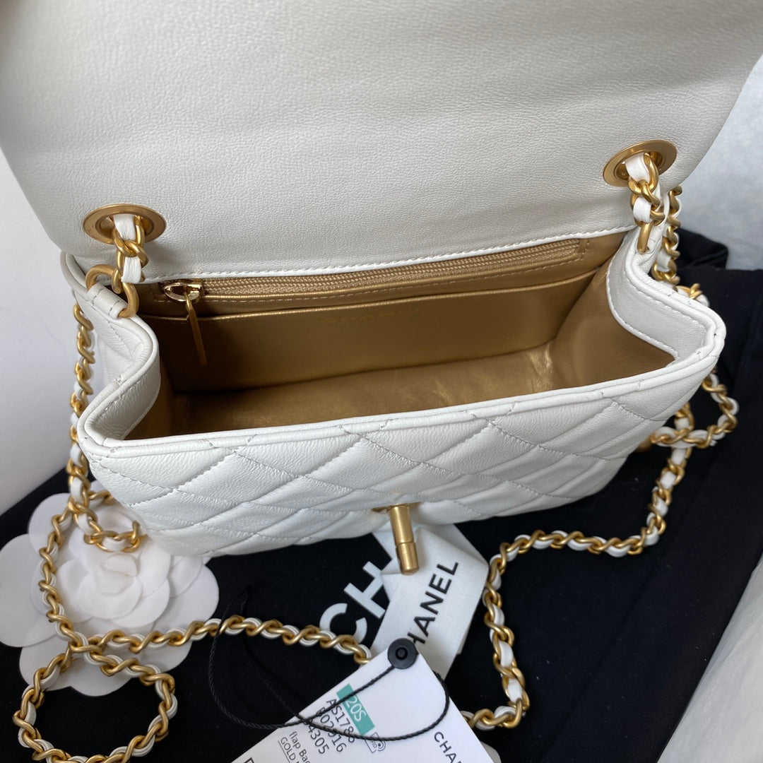 Chanel - Luxury Bag - CHL - 526