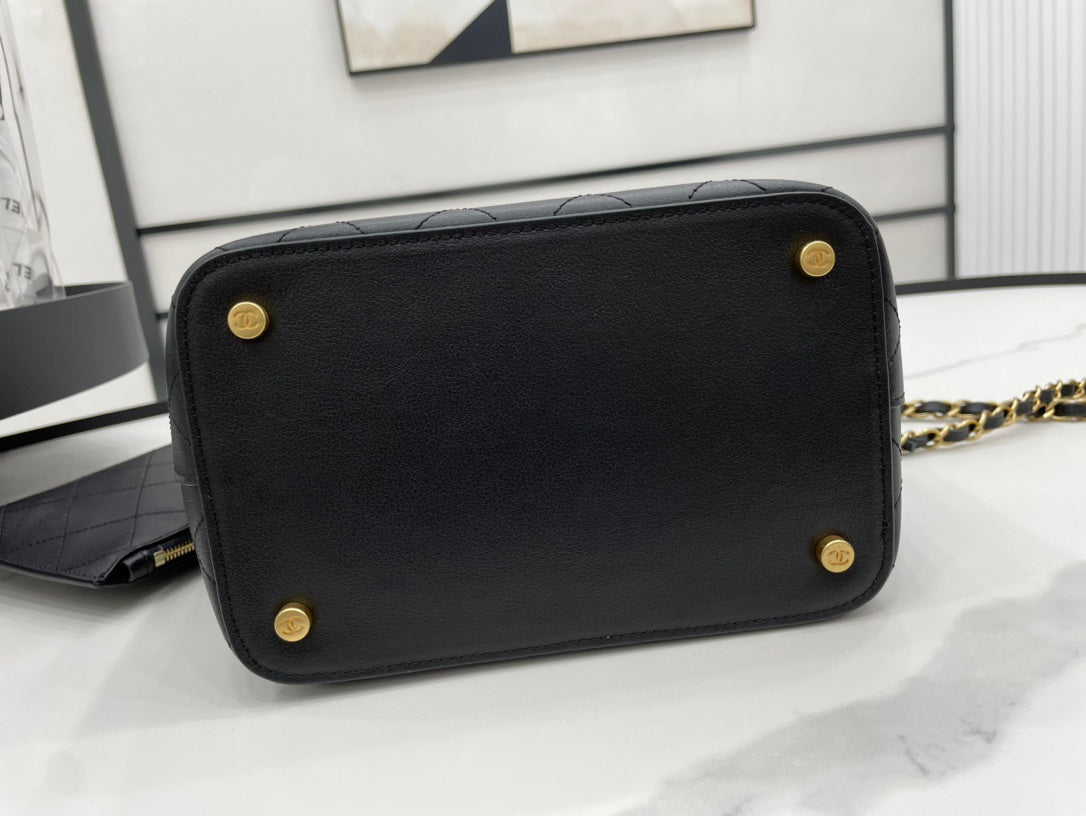 Chanel - Luxury Bag - CHL - 660