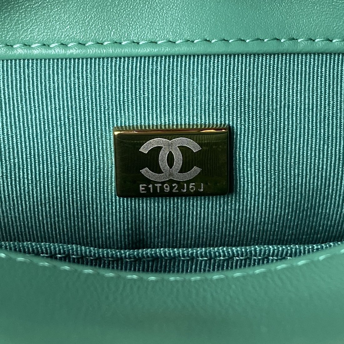 Chanel - Luxury Bag - CHL - 379