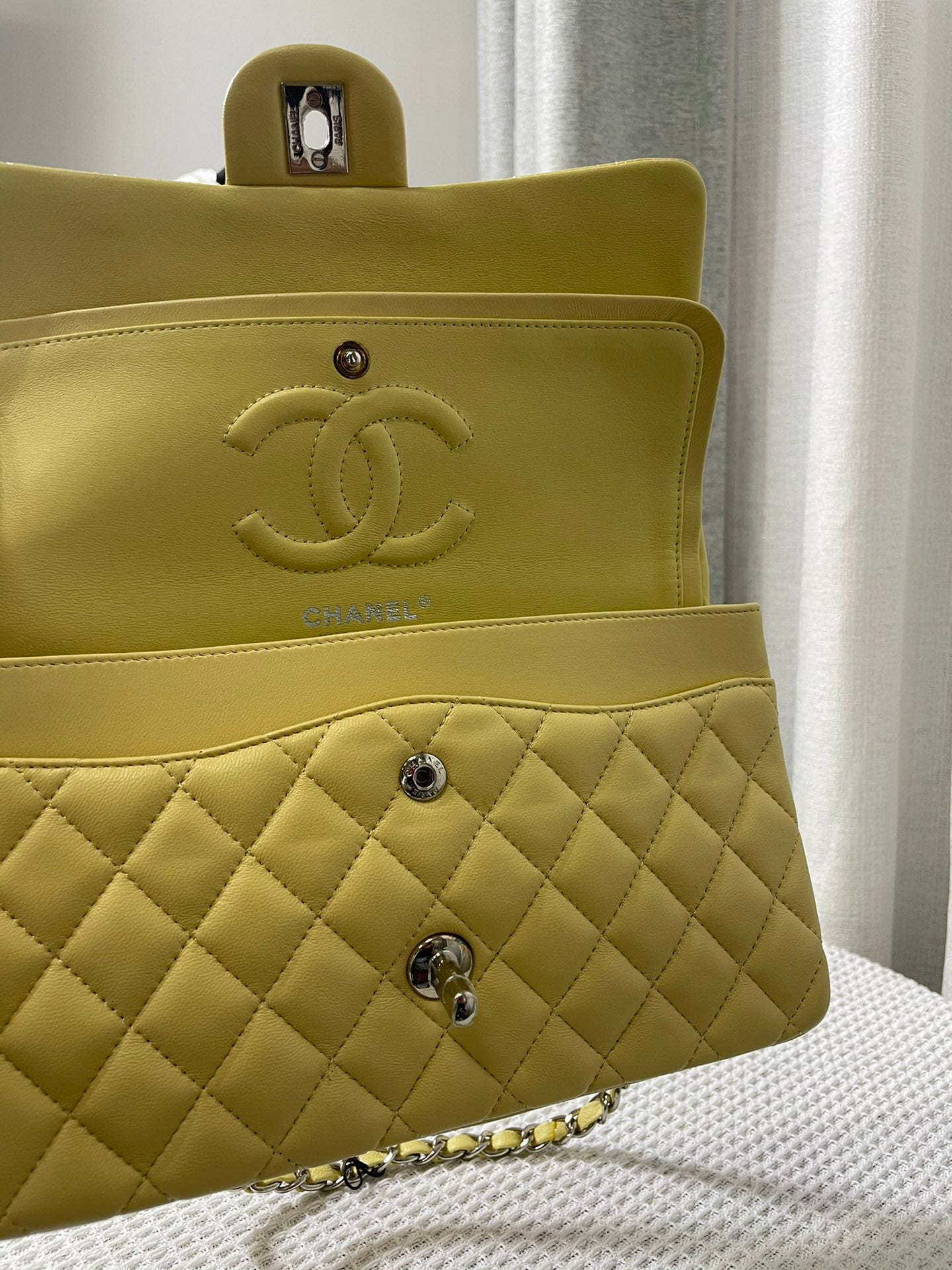 Chanel - Luxury Bag - CHL - 401