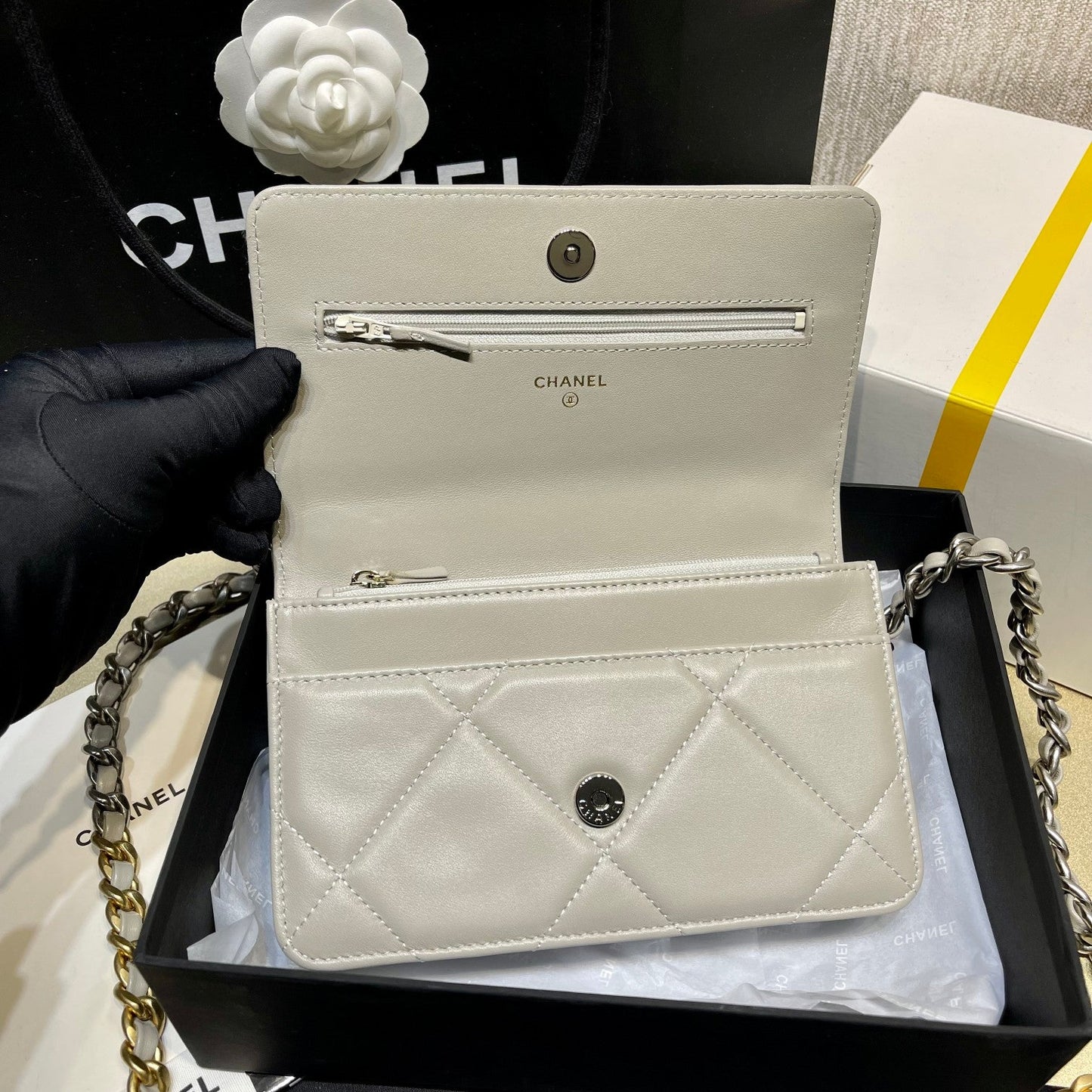 Chanel - Luxury Bag - CHL - 726