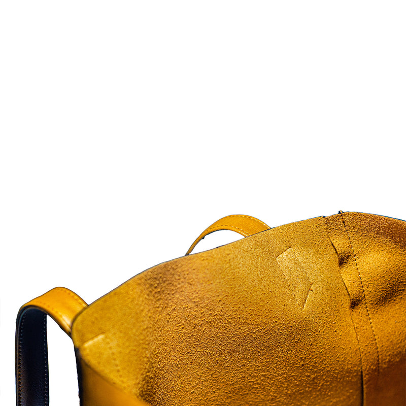 Classic Tote in Camel from Canussa