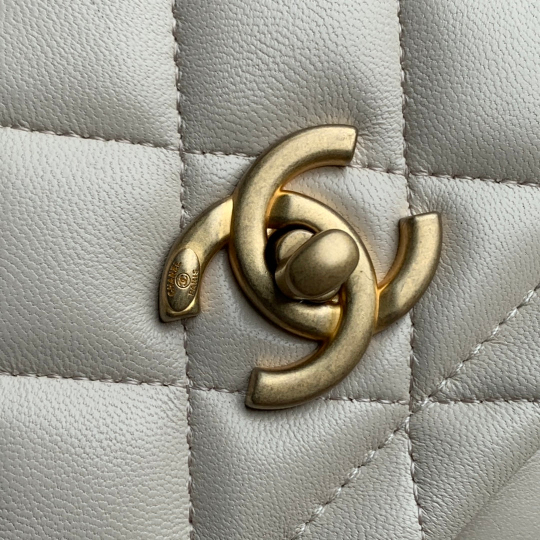 Chanel - Luxury Bag - CHL - 810