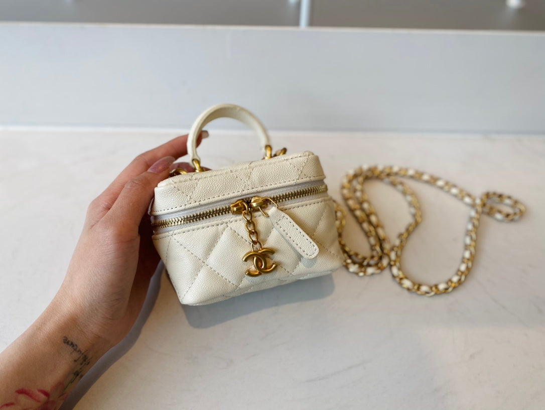 Chanel - Luxury Bag - CHL - 772