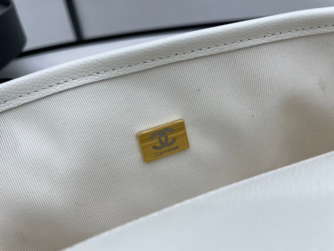 Chanel - Luxury Bag - CHL - 662